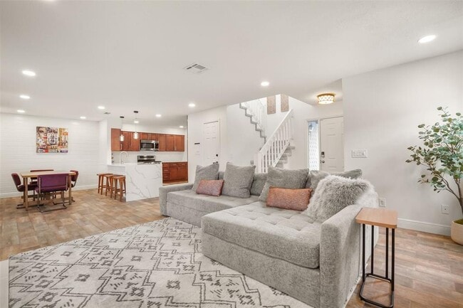 Photo - 1328 Landry Cir
