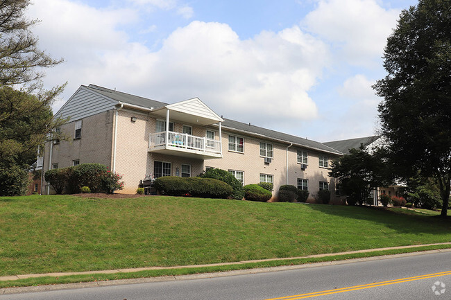 Building Photo - The Villages of Lancaster Green Rental