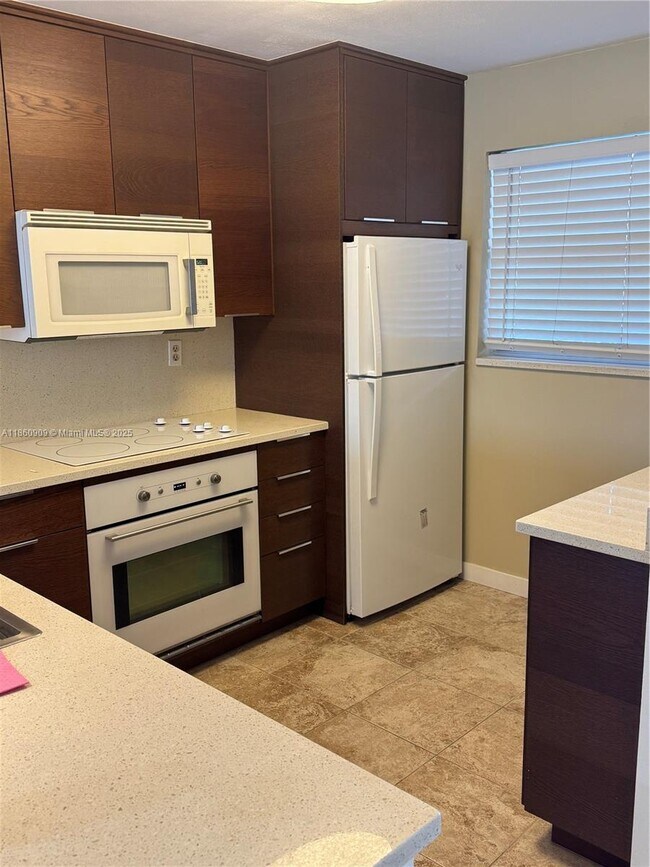 Building Photo - 1811 Sabal Palm Dr Unit 403 Rental