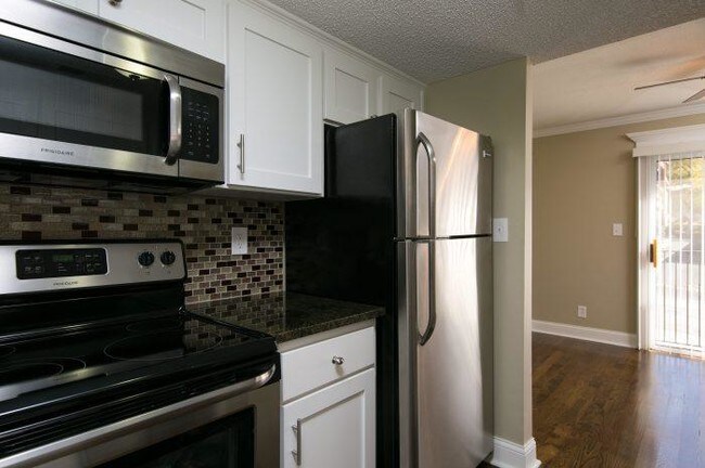 Photo - Plaza La Belle