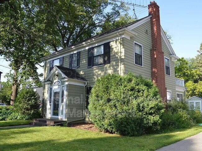 Building Photo - 704 8th St S Rental