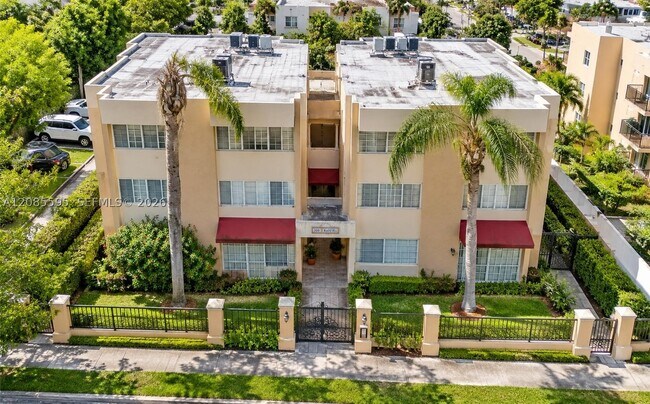 300 Madeira Ave Unit 304