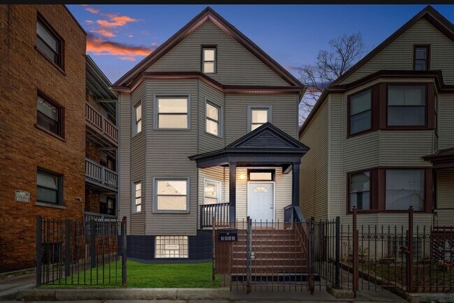 Building Photo - 3053 E 79th St Unit 1