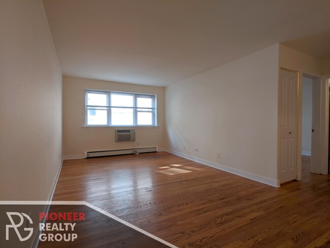 Photo - 643 W Wrightwood Ave Apartments Unit #625-309