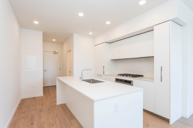 Photo - 303-1500 Scott Cres Unit 303