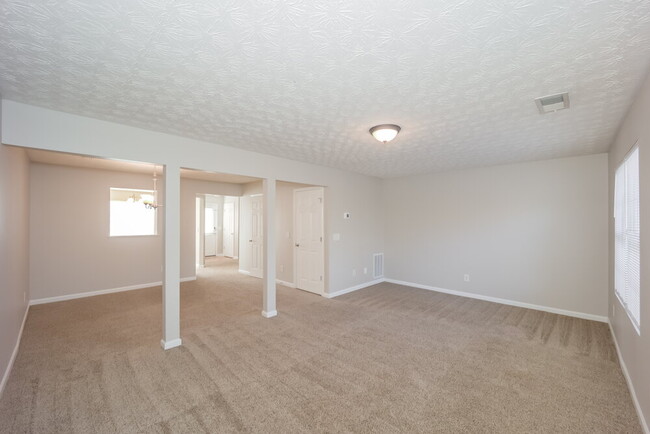 Photo - 1902 Grove Way