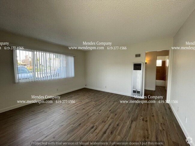 Building Photo - Spacious 2 bd / 1 bth Downstairs Apartment... Unit 1