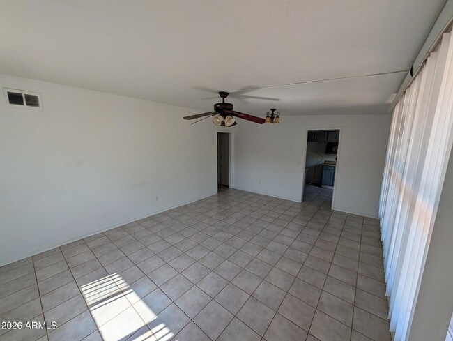 Photo - 523 W 16th St