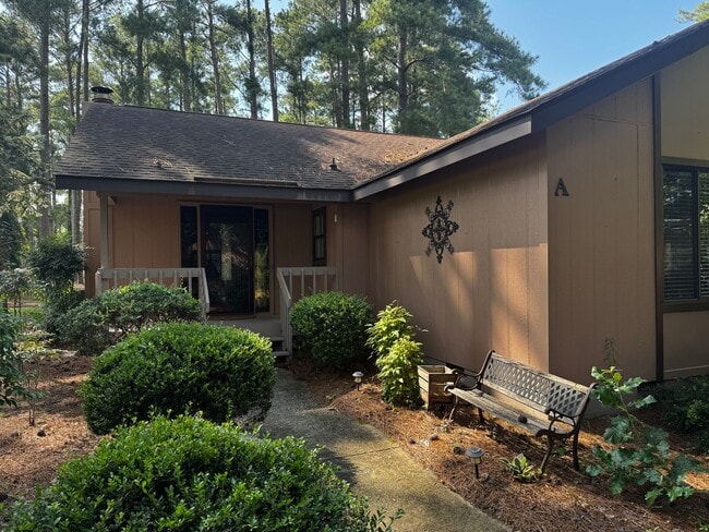 Building Photo - 2 bedroom 2 bath Townhouse in Gates Four