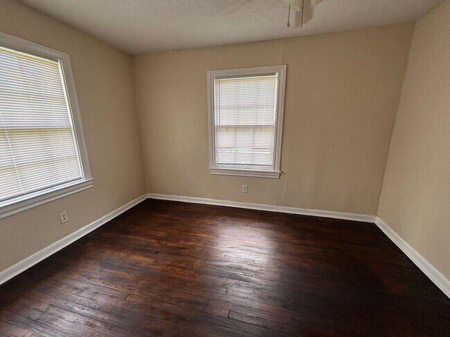 Photo - Lovely 4 Bedroom 1 Bath Home!