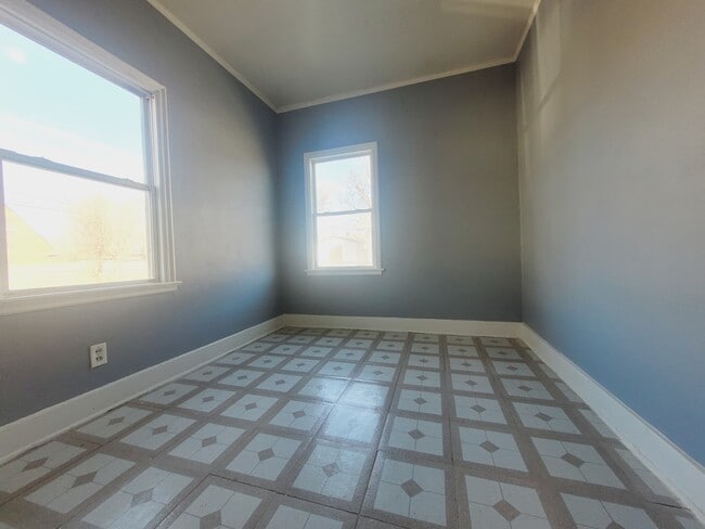 Photo - 516 W 4th St