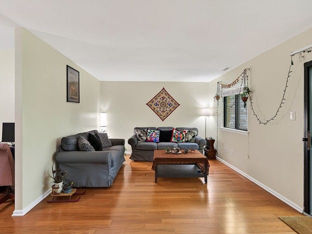 Photo - 133 Woodgate Ln