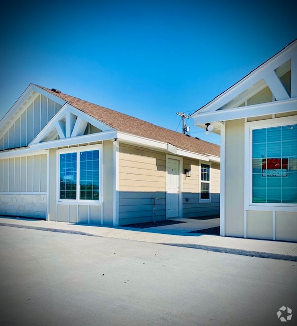 Building Photo - 2129 Multi National Rental