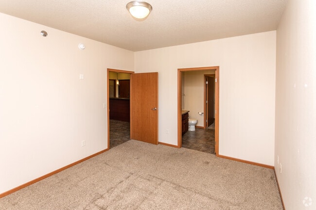 2BR, 2BA - 1,130SF