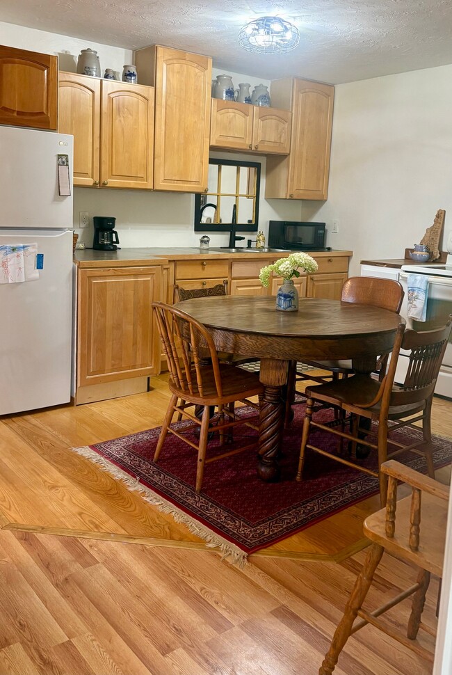 220 Slade Ave Unit B