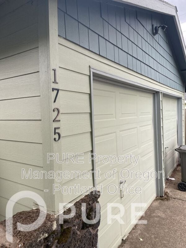 Photo - 1725 SE 5th St