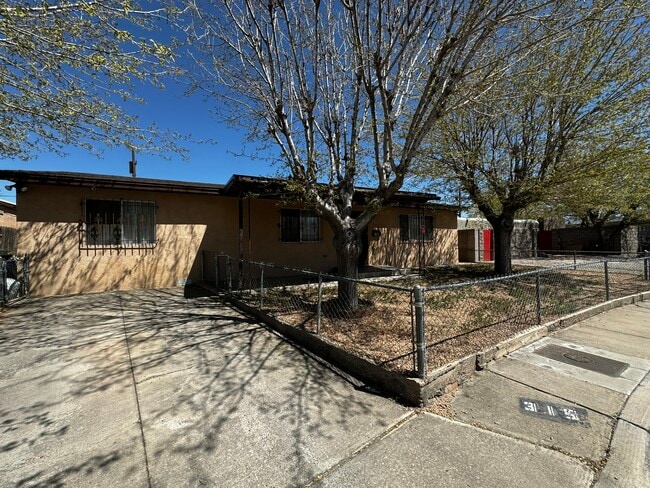 Building Photo - 315 San Andres Ave NW