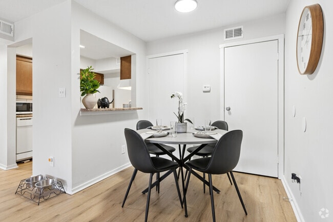1 BR, 1BA - 615SF - Dining Area