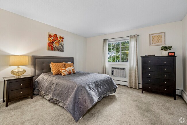 2BR, 1BA - 975SF - Bedroom