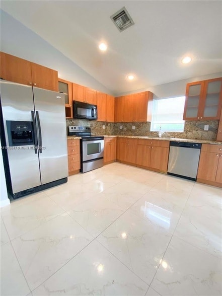 Photo - 487 SE 20th Dr