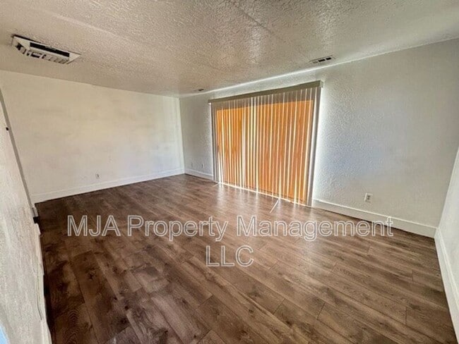 Photo - 752 Irving St Unit 752 Apt 4