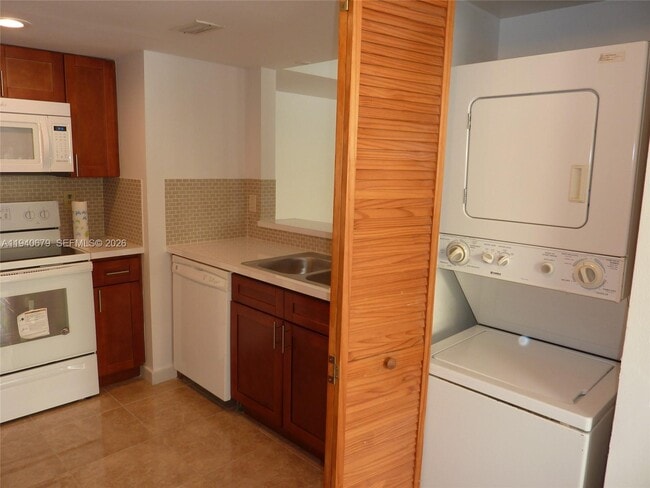 Photo - 4535 SW 68th Ct Cir