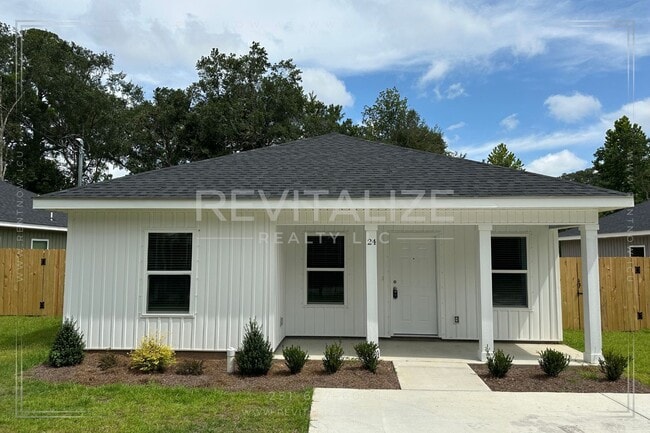 Building Photo - 4 Bed/2 Bath Home with Storage Shed in Sar...