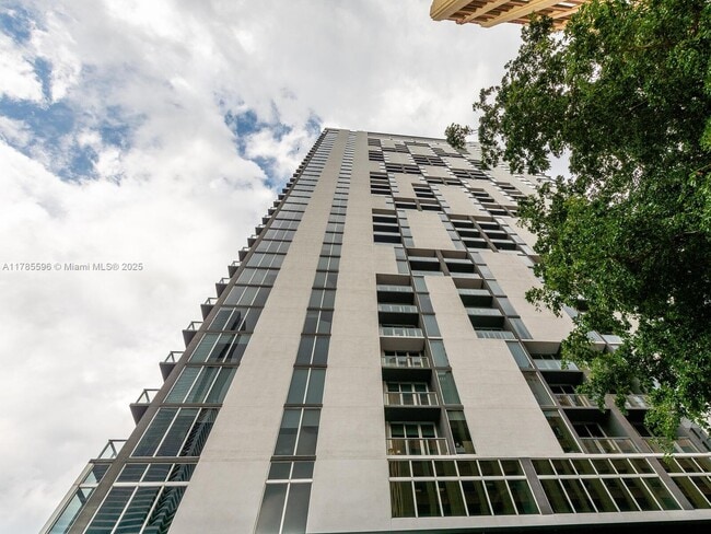 Photo - 151 SE 1st St Unidad 805 Rental