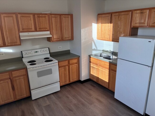 Building Photo - 5647 W Madison St Unit 10 -2C