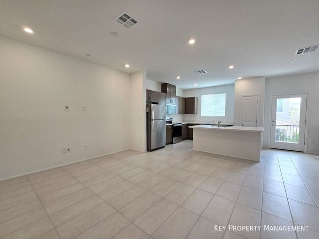 Photo - 5717 CRENELLATED St