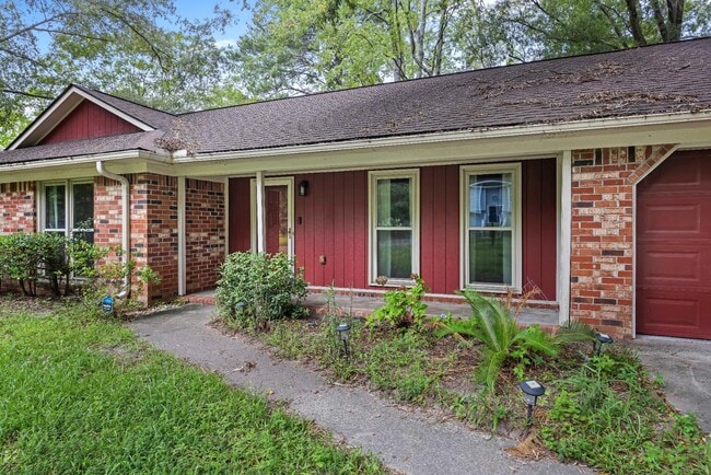 Building Photo - 8219 N Ridgebrook Dr