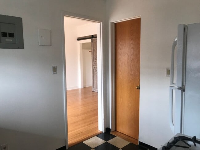 Photo - 1976 Hillhurst Ave Unit 6