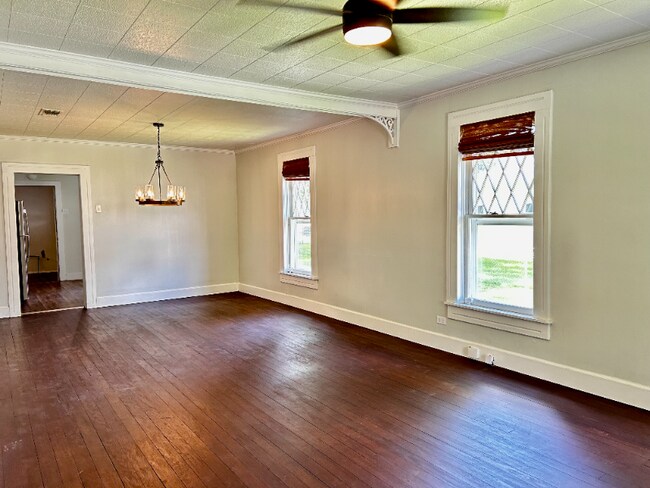 Photo - 505 Bon Ami St