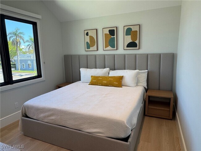 Photo - 787 4th Ave S