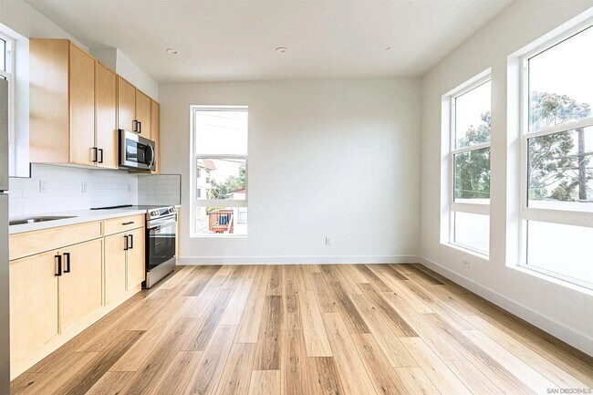 Photo - 2945 B. St Unidad 2947 B. St  3