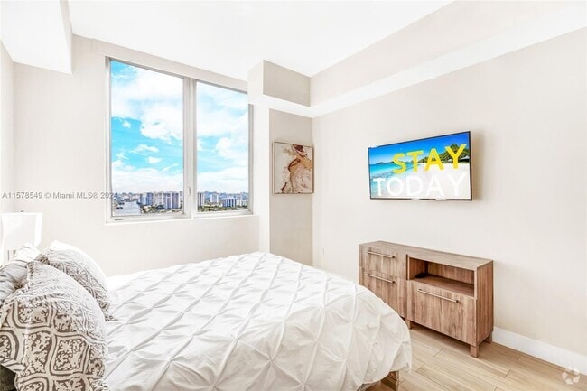Building Photo - 2600 E Hallandale Beach Blvd Unit T3301 Rental