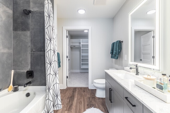 1BR, 1BA - 727SF