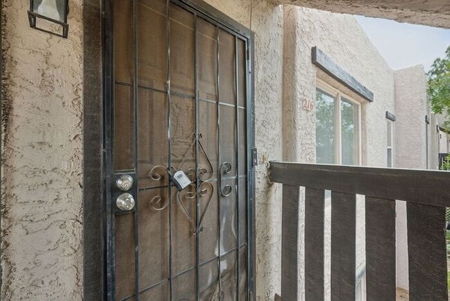 Photo - 1927 E Hampton Ave