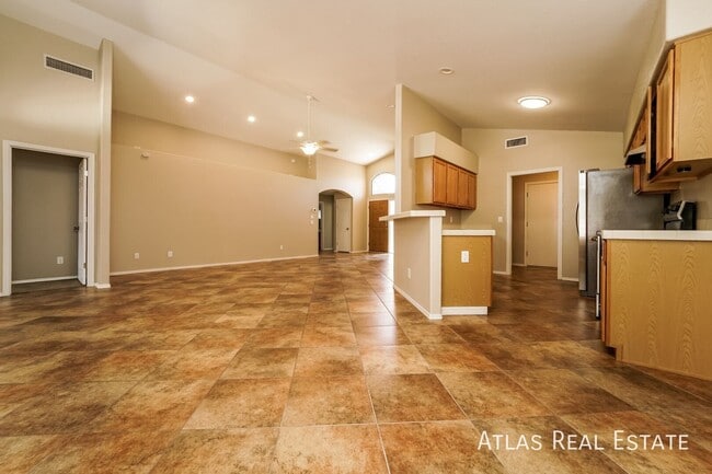 1486 W Sand Pebble Dr