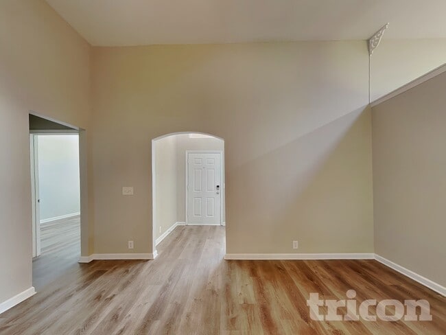 Photo - 202 Foster Dr