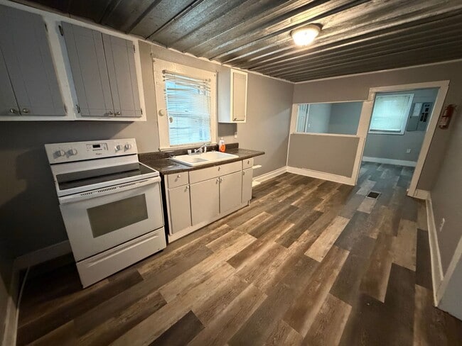 Photo - 2 Bedroom- 1 Bathroom- Home in Silver Creek!