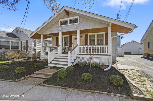 Photo - 409 13th Ave