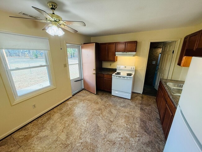 Photo - 923 Fiske Dr