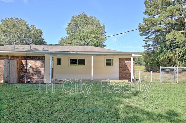 Photo - 208 Brooks Rd