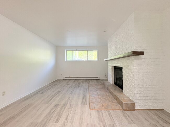 Building Photo - 5580 Rue Des Ormeaux Unit 5580
