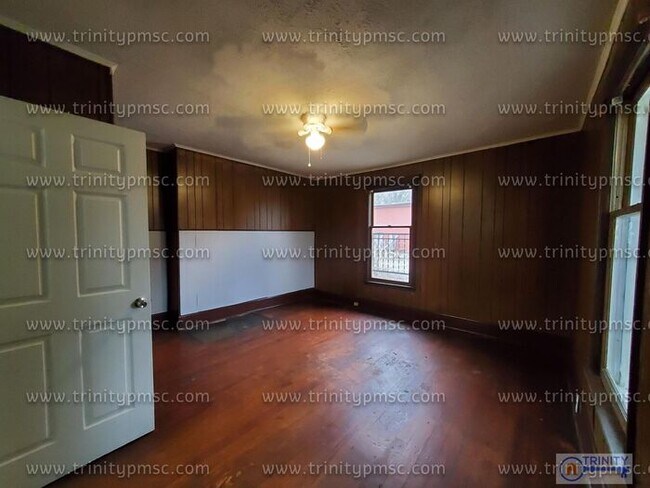 Photo - Huge 4 Bed House!