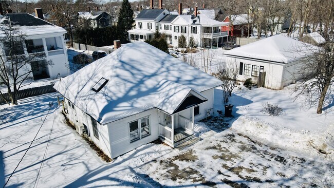 Building Photo - 240 Pine St Rental