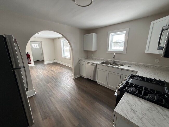 Photo - 3 bedroom, 1 bath Centrally located in town