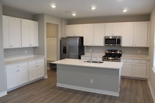 Photo - Spacious 5 BR Home in Brownsburg!