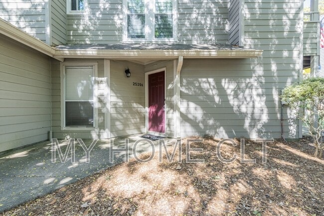 Building Photo - 2539 Stockbridge Dr